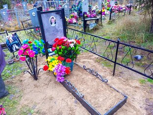 Овал и памятники