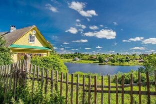 Обзор домов в деревне.