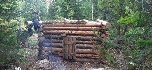 Строительство избы отшельников