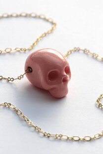 Розовый череп