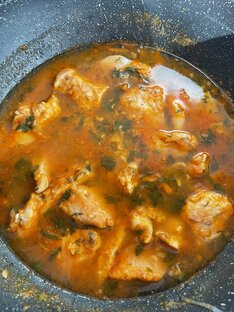 Вкусная индейка в томатном соусе с травами 