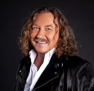 Игорь Николаев