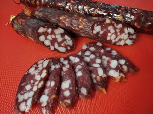 Сыровяленые и сырокопченые колбасы.