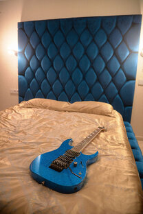 Кровати и изголовья