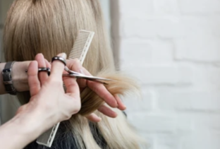 Как постричься самостоятельно: топ 10 женских стрижек своими руками в домашних условиях