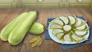 Соленые  помидоры, кабачки, маринованные баклажаны