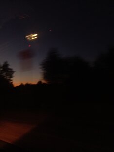 Девочка, которая живёт одна.