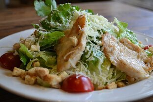 Салат"Цезарь с курицей" 