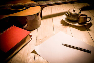 Авторские песни и стихи.