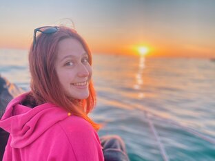 настя на пляже. настя путешествует. настя ивлеева в орёл орешка. идем гулять по москве для малышей. настя ивлеева любительница путешествовать.