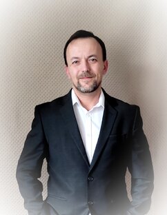 Об Авторе