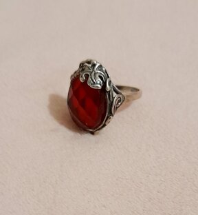 Книга "Кольцо с гранатом"