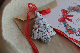 Брошь-ёлочка