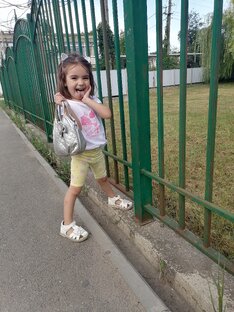 Вожу Полинку в садик