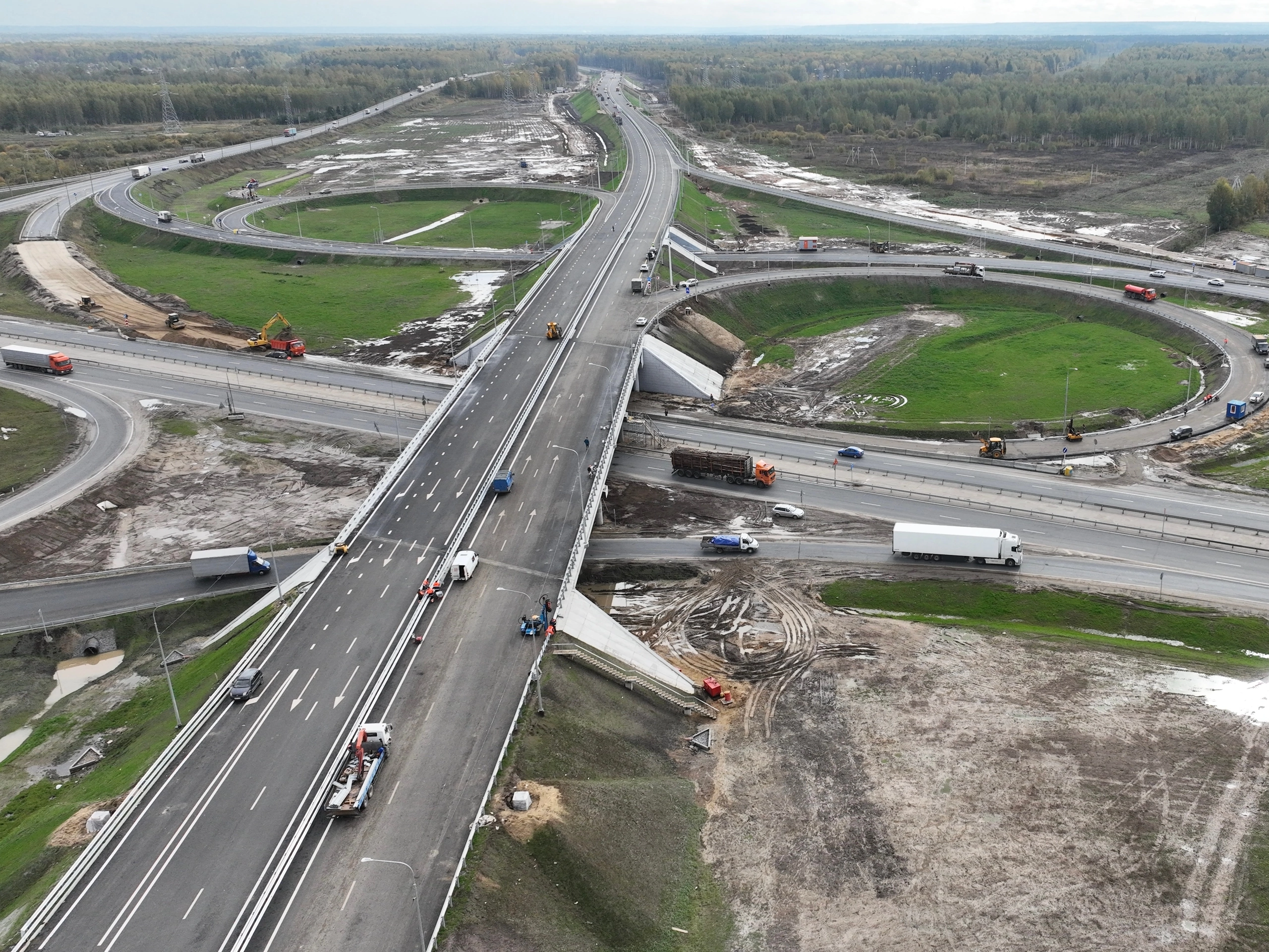 Дорога м12. Дорожная развязка. Автомагистраль. Скоростная трасса. Городская трасса.