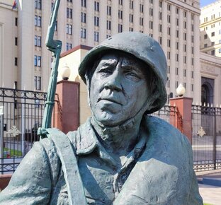 Памятники героям фильмов 