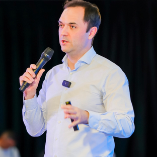 Дзен Evgeny Bazhov статистика