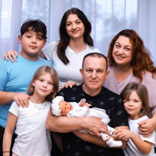 Многодетные семьи в германии. Дома для многодетных семей в белгородской области. Многодетная семья из фрг. Многодетные семьи в германии. Семья мартенс из германии.