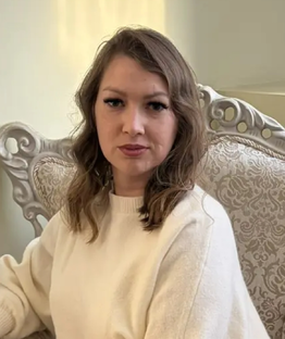 Логотип канала Марина смотрит телевизор