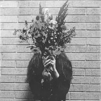 я бы сидела терла. девушка сидит в баре. безразличная девушка. я бы сидела терла. текст песни балерина.