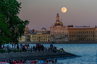 Между закатом и рассветом. (рассказ о поездке в Санкт-Петербург, Белая ночь)