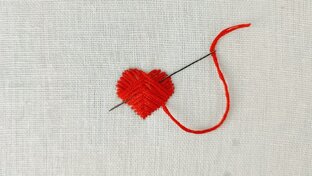 Красиво зашить дырку на одежде