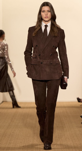 Тренд на замшу: что носим в 2025 году? 