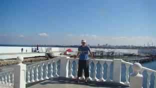 Я первый раз нахожусь в дельфинарий