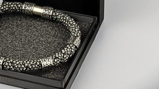 БРАСЛЕТЫ с ШАРМАМИ ХАЙТЕК