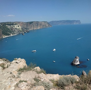 Осторожно, подсаживает. Крым