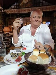 Выпьем и снова нальём.