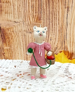 Котенок с клубками