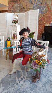Попугаи и пираты
