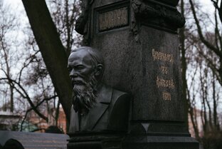 Некрополь мастеров искусств в Санкт-Петербурге