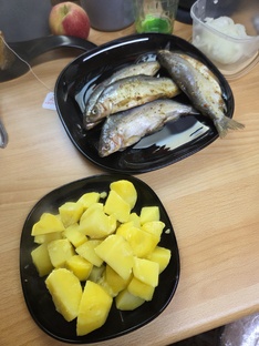 Давай чё нить вкусное схомячим?!