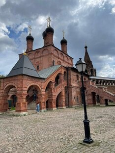 Монастыри, подворья, храмы Москвы