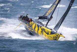 Красивые яхты в море