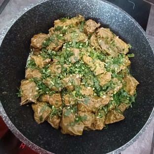 Долма из свежих виноградных листьев