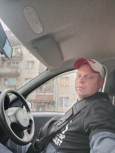 Приехал домой с работы 