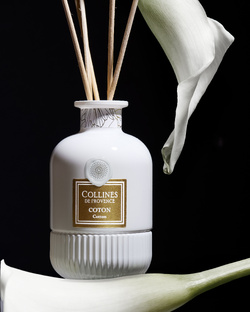 Название Collines de Provence говорит о сути — «Холмы Прованса».