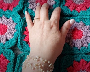 Подушка-сидушки из цветочный мотивов крючком