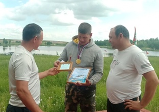 Вручение золотого слитка за трофейную рыбу