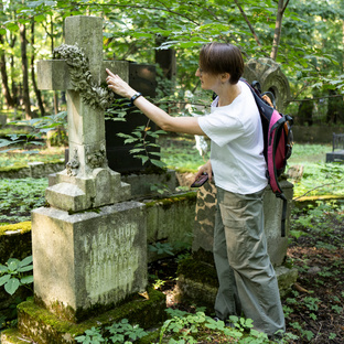 Поиски могил