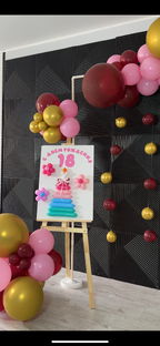 Фотозона с мольбертом