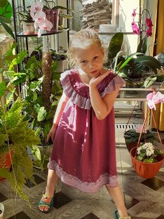 Саша поёт,растёт и увлекается.