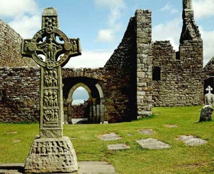 Дольмены, пищеры, стеллы, кресты и петроглифы