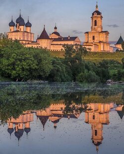 Монастыри и Церкви Подмосковья