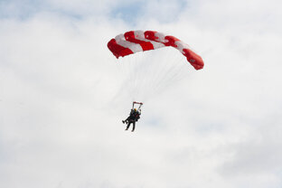 Про парашюты