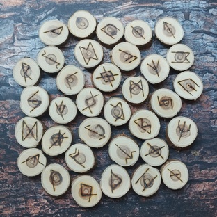 Рунические наборы