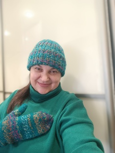 Шапочка и варежки 